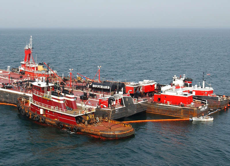 Bouchard 120 barge in Buzzards Bay after spilling oil