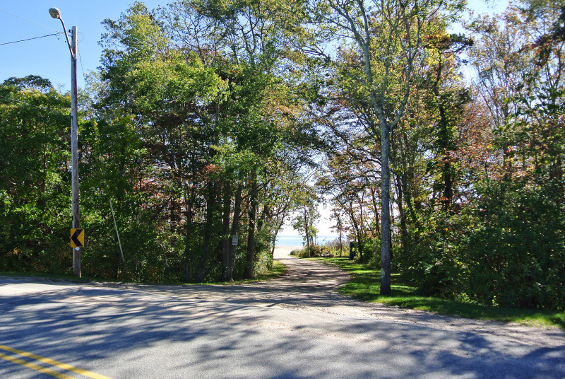 entrance to Hiller's Cove Beach in Mattapoisett