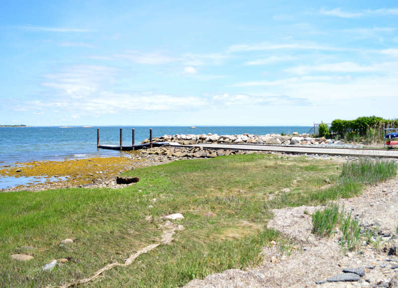 beach and boat ramp at Seaview Avenue in Fairhaven