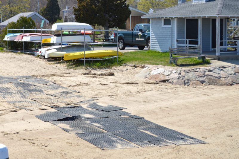 sandy shoreline boat ramp at Island Wharf in Marion