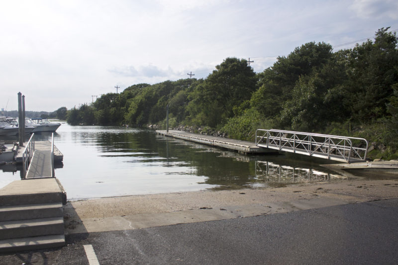 Wide double ramp bordered by a floating dock at Taylor Point Marina